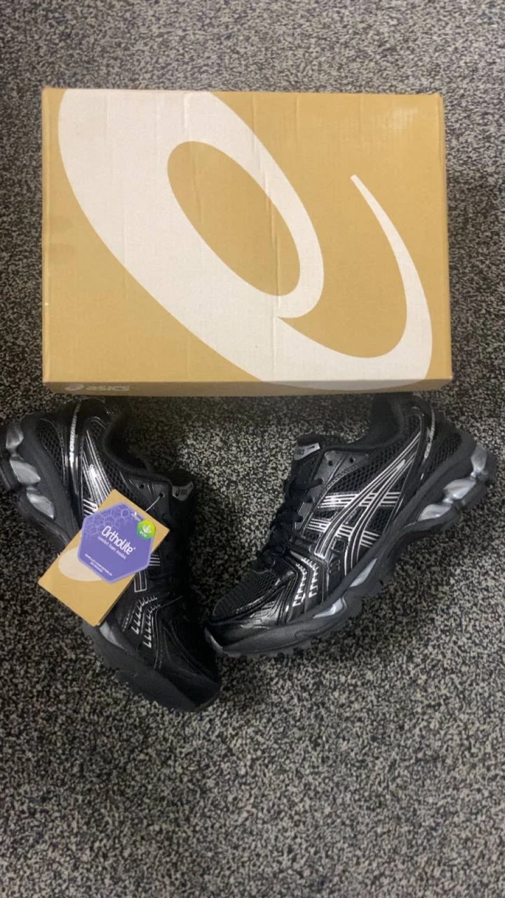 Black/Silver Asics